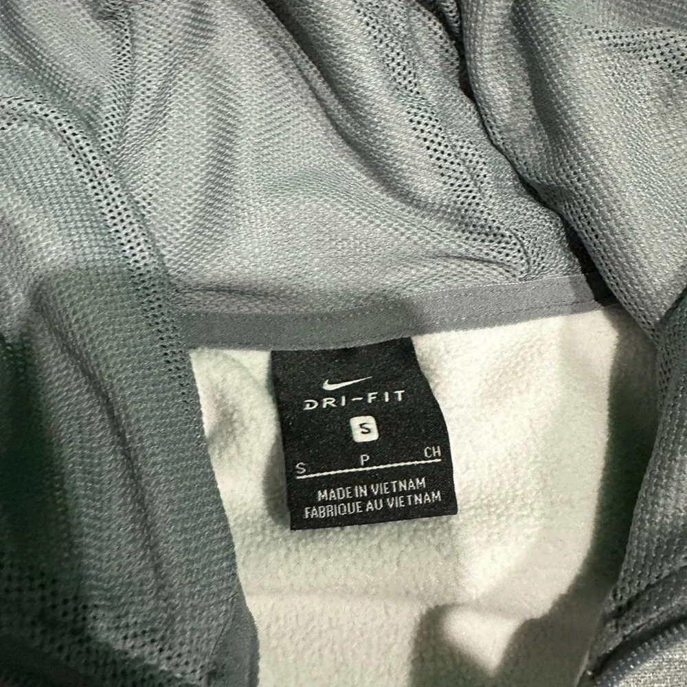 Nike NWOT new without tags. hooded jacket. Dri Fit. Size small - Picture 2 of 3
